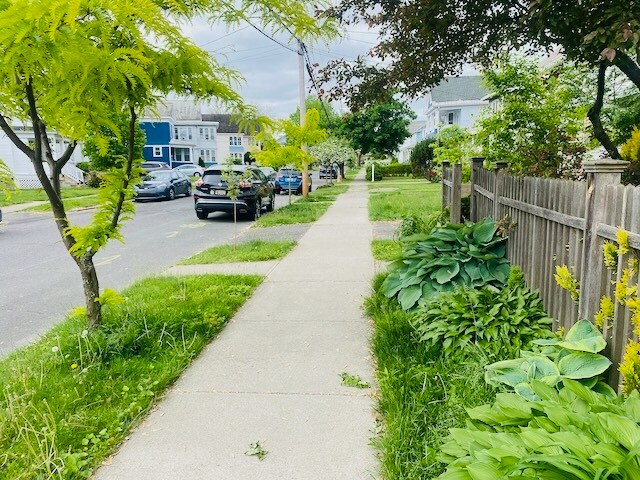 Building Photo - 27 Oakwood St