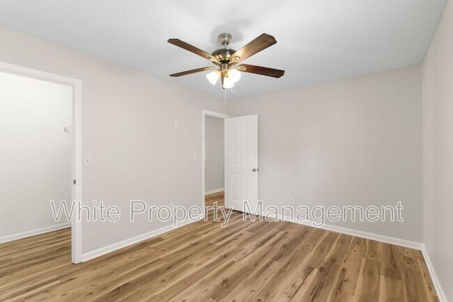 Building Photo - 12427 Oakton Hunt Dr