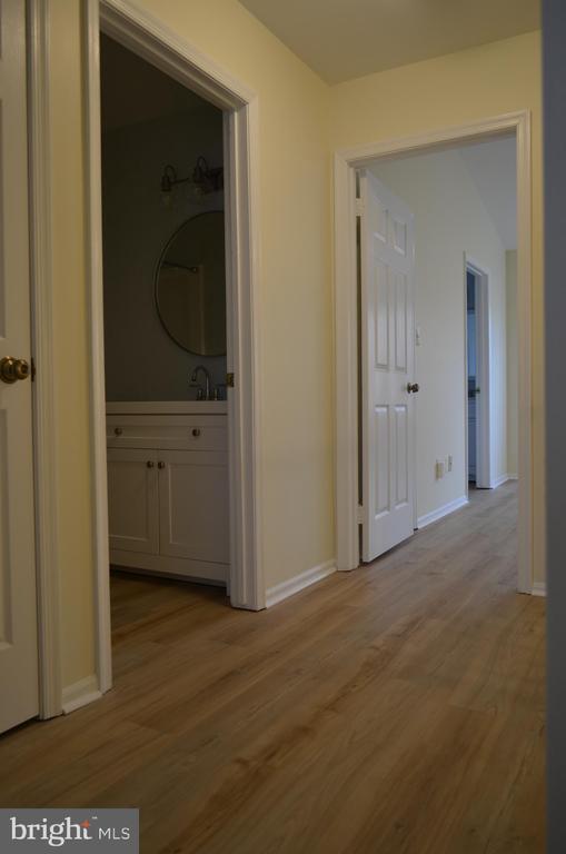 Building Photo - 13 Stanwyck Ct