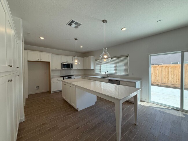 Building Photo - Brand new stunning 4-bedroom, 2.5-bathroom...