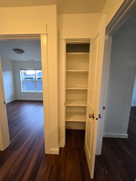 Building Photo - 4281 W Babcock St