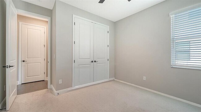 Building Photo - 16905 Sweetwater Village Dr