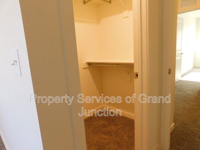 Building Photo - 2357 Zion Cyn Ave