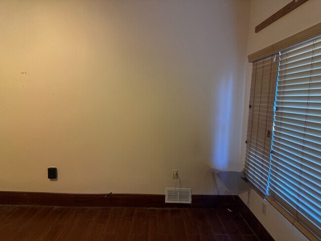 Building Photo - 2849 Gardenia Dr SE