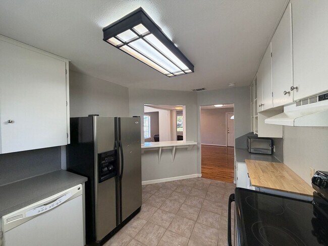 Building Photo - TWO BEDROOM ONE BATH ON LARGE LOT!