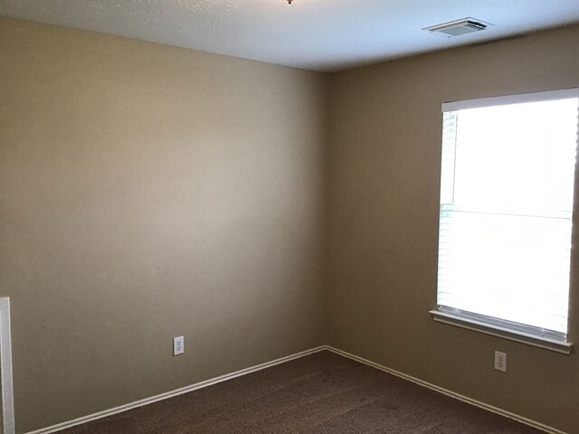 Building Photo - 2026 Acorn Glen Trl