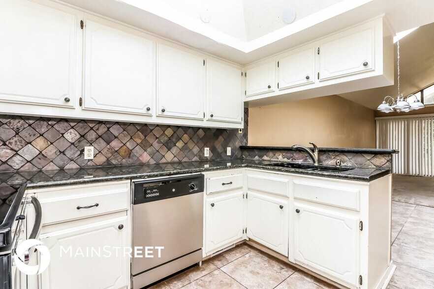 Building Photo - 5903 Fox Run Way