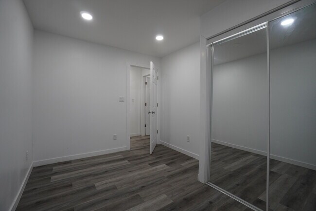 Building Photo - 1092 Hanley St