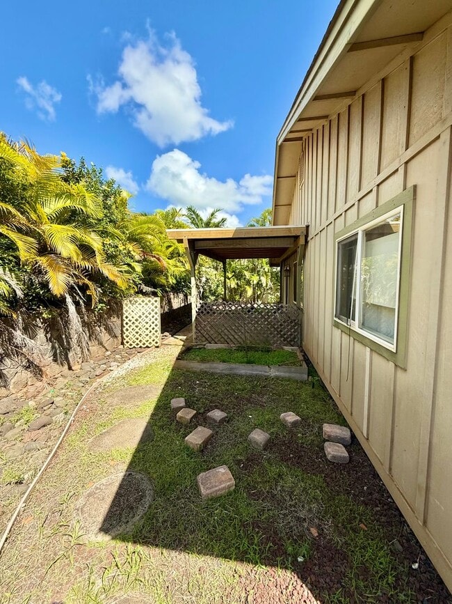 Building Photo - 3 Bedroom / 2 Bathroom House for Rent in Waikapu Gardens!