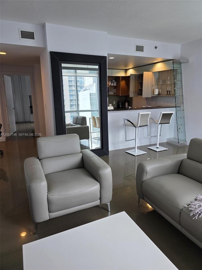 Building Photo - 1060 Brickell Ave