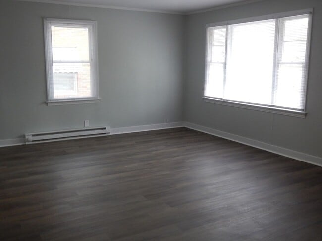 Building Photo - 1028 Proctor St