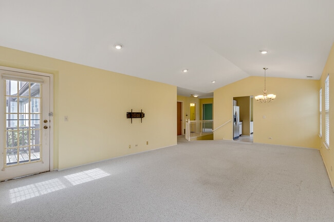 Building Photo - 164 White Branch Ct