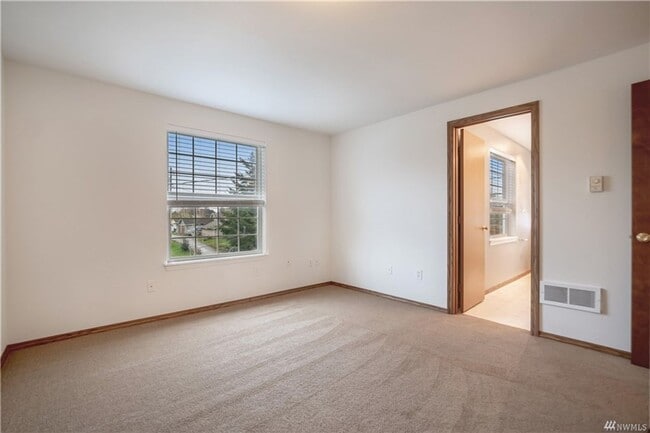 Building Photo - 3bd/2.5ba House in Tacoma