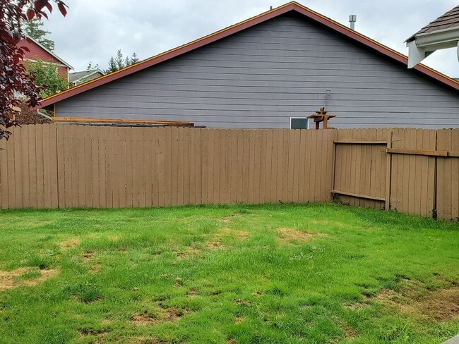 Building Photo - 3 Bd., 2.5 Ba. home in NE Bellingham near ...