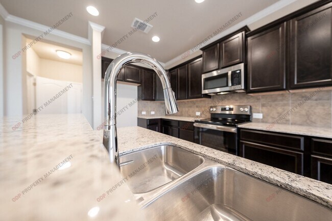 Building Photo - 10206 Eaglefire Dr