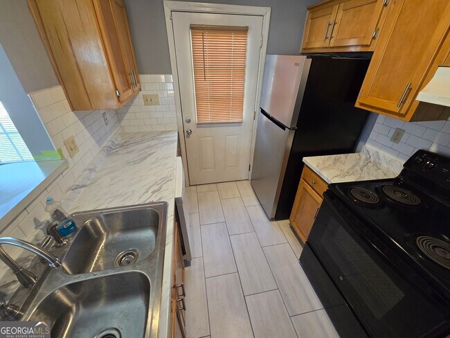 Building Photo - 629 Hanson St