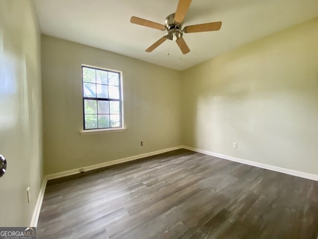Building Photo - 301 New Cir Dr