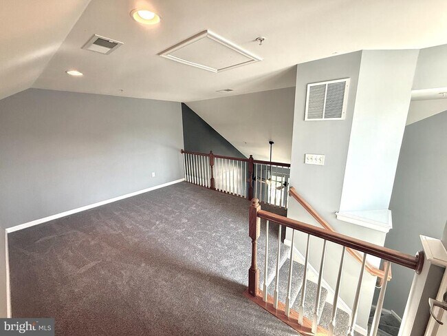 Building Photo - 9407 ASTON Vlg
