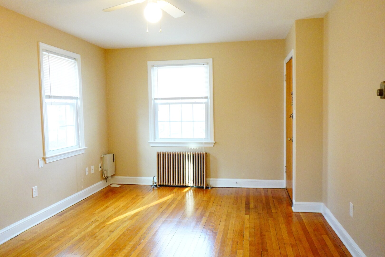 Building Photo - 812 Greenwood Cir