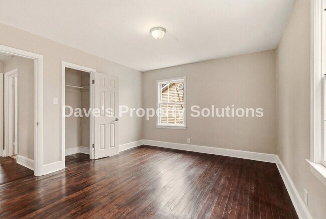 Building Photo - 829 W Terrell St