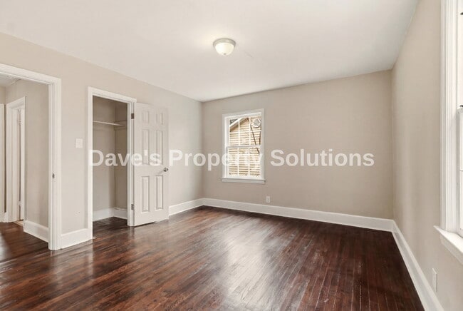 Building Photo - Beautifully updated and ready for its new tenants!