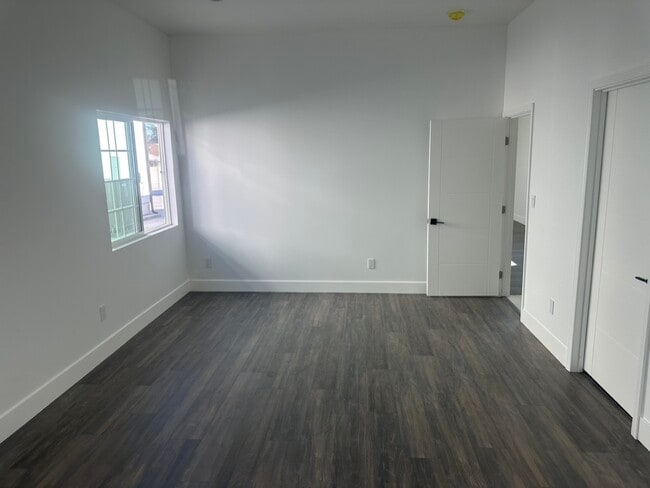 Building Photo - 10859 Nettleton St