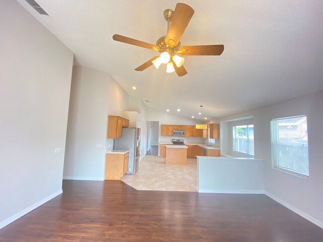 Building Photo - Lake Mary!  Ready to Move in!! Spacious 4/...