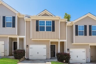 Building Photo - 408 Highwood Ln