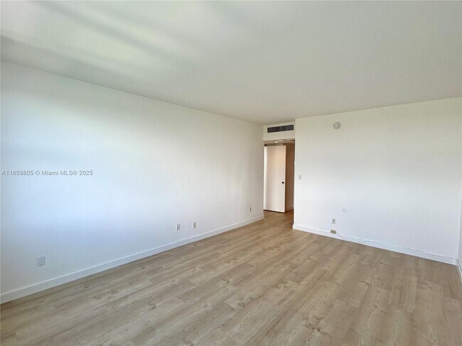 Building Photo - 5600 Collins Ave