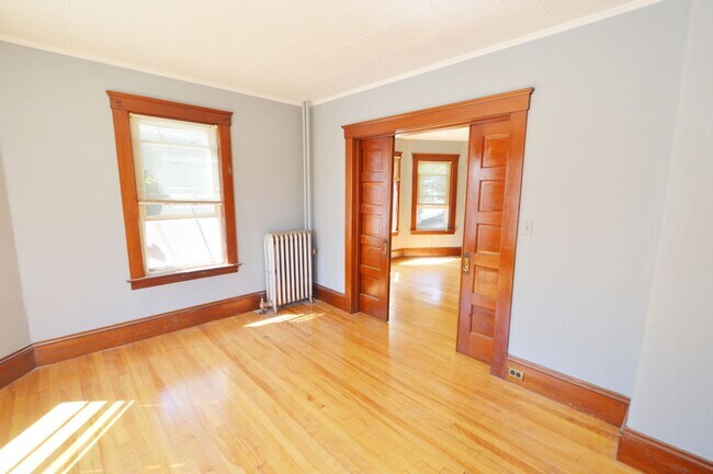 Building Photo - 53 Forest St