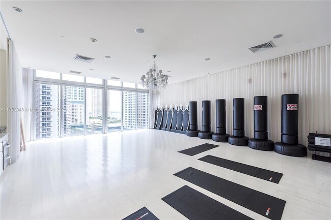 Building Photo - 495 Brickell Ave