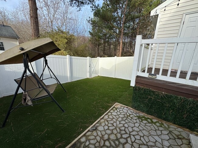 Building Photo - MOVE-IN READY!