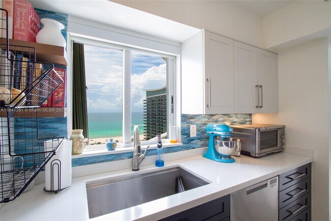 Building Photo - 5900 Collins Ave