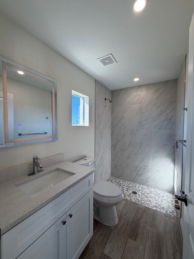 Building Photo - 1018 Vogiantzis Pkwy