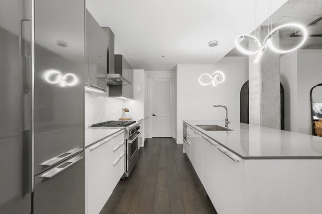 Building Photo - 111 S Peoria St