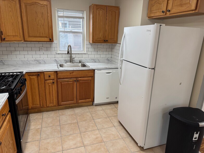 Building Photo - 31 Emory St