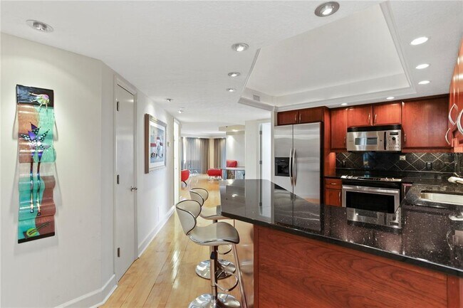 Building Photo - 400 E Colonial Dr