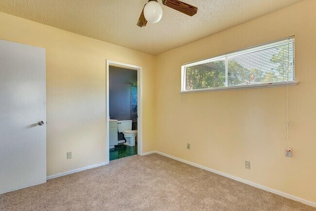 Building Photo - 1703 Rockbridge Ter