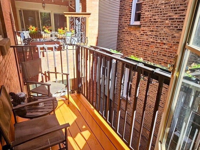 Building Photo - 1234 W Argyle St