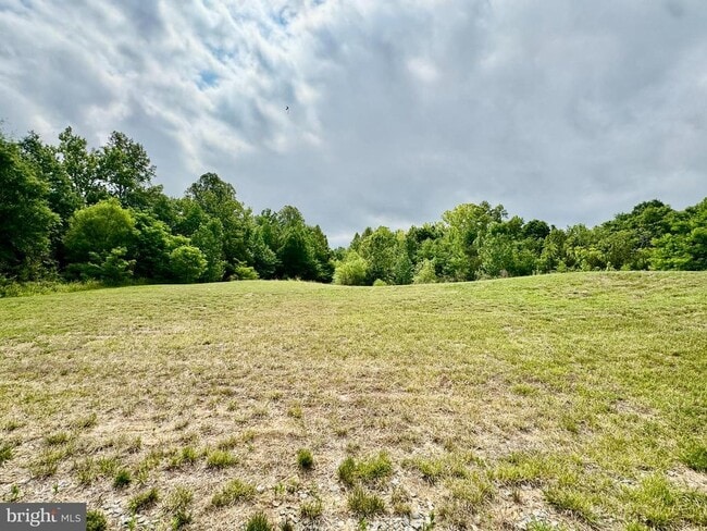 Building Photo - 2525 Drake Ln