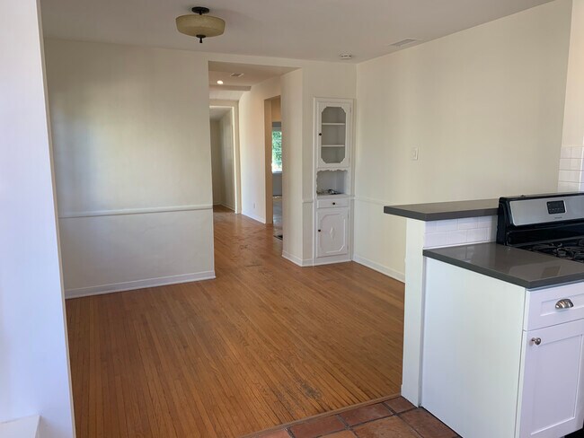 Building Photo - 3781 Greenwood Ave