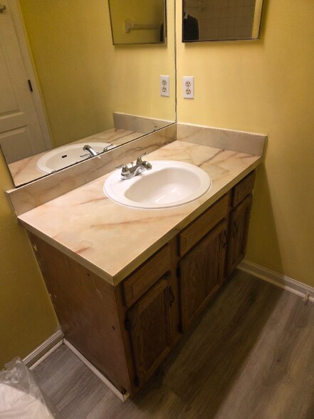 Building Photo - 9527 Glenn Abbey Way