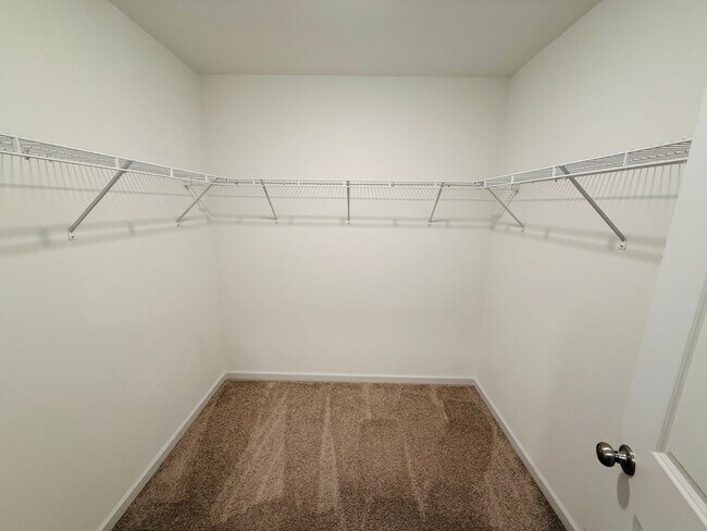 Building Photo - Valley End