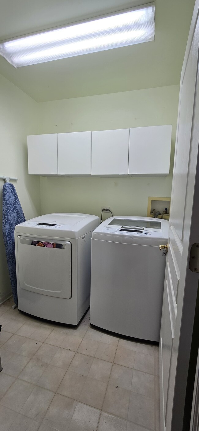 Building Photo - 2986 Peachtree Cir