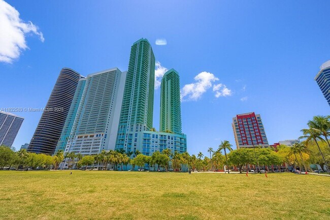 Building Photo - 1900 N Bayshore Dr