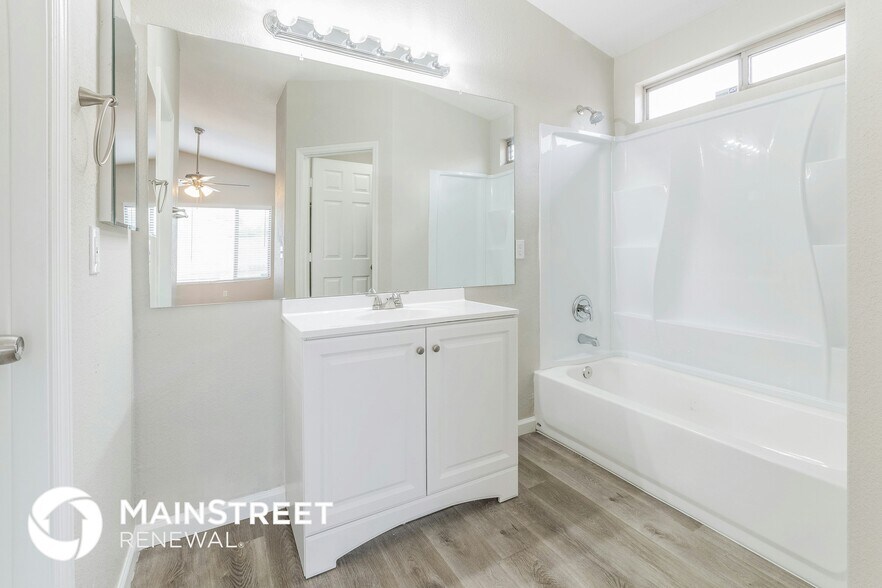 Building Photo - 9008 W Yale St