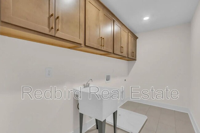 Building Photo - 911 Heatherfield Ln