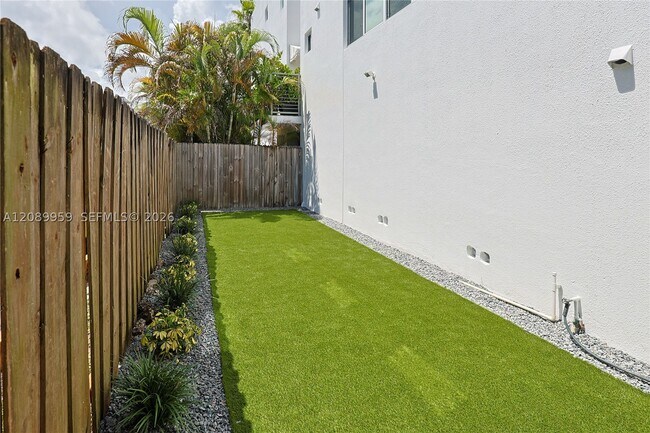Building Photo - 7520 SW 59th St