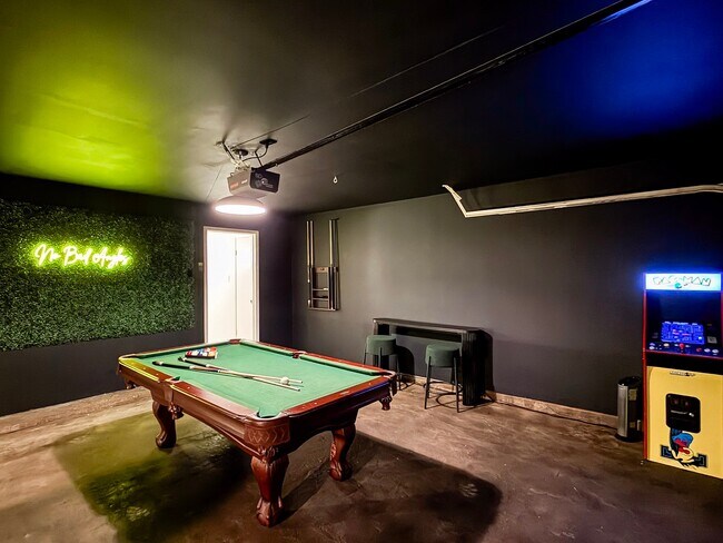 Building Photo - 29 Pinewood Forest Ct