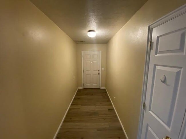 Building Photo - 3 Bedroom, 2 Bathroom Twin Home